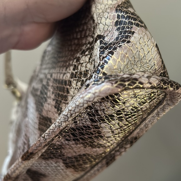 HOBO Metallic Snake Print crossbody/shoulder/wristlet NWT plus Dust bag!! - Picture 7 of 16